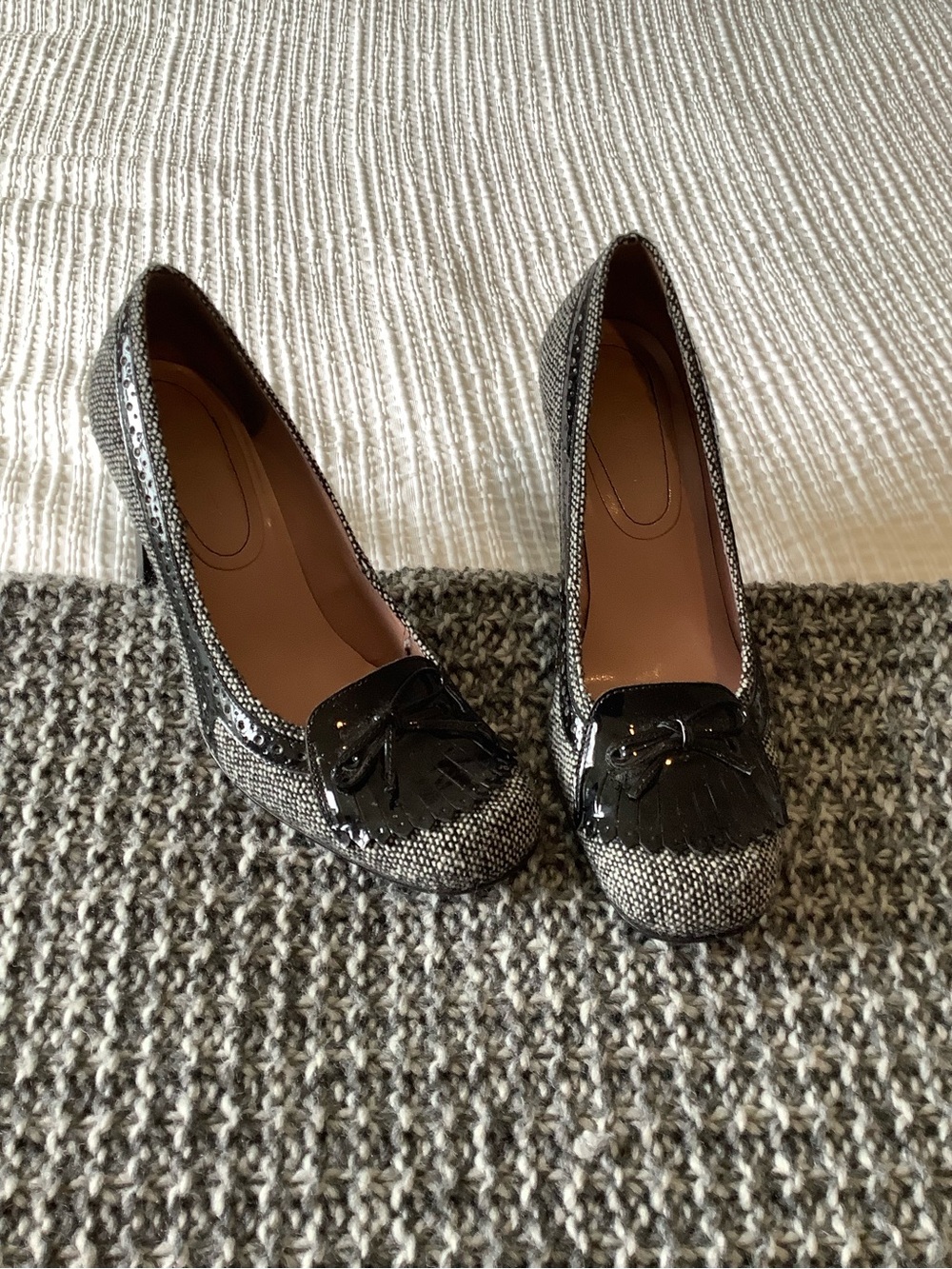 Womens Black and Gray Pumps